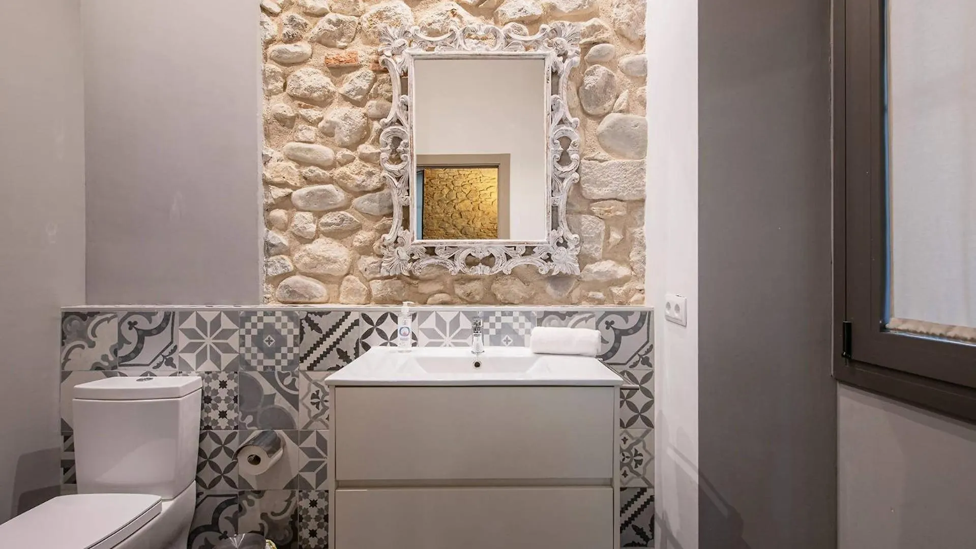 Old Town Duplex With Character Appartement Gerona