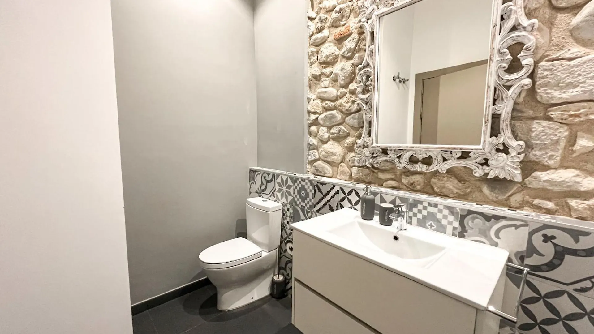 Old Town Duplex With Character Appartement Gerona