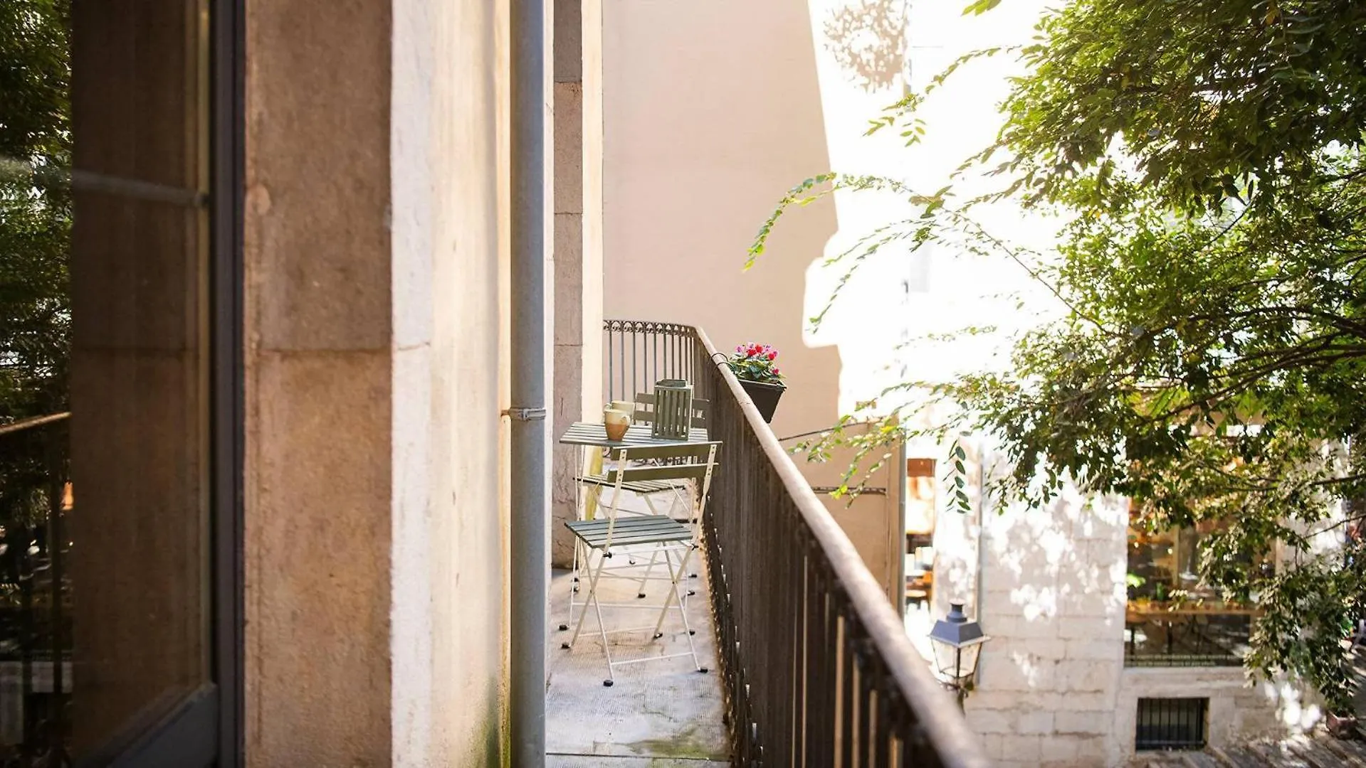 דירות ז'ירונה Old Town Duplex With Character